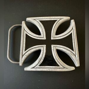 2000 GREAT AMERICAN PRODUCTS 4559 MALTESE FINE PEWTER IRON CROSS BELT BUCKLE